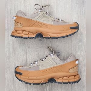 Nike Zoom Vomero Roam Winterized Running Shoes HQ2181-200 Women's Sz 6 MSRP $180